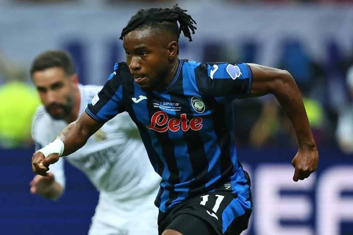 Ademola Lookman in campo con l'Atalanta