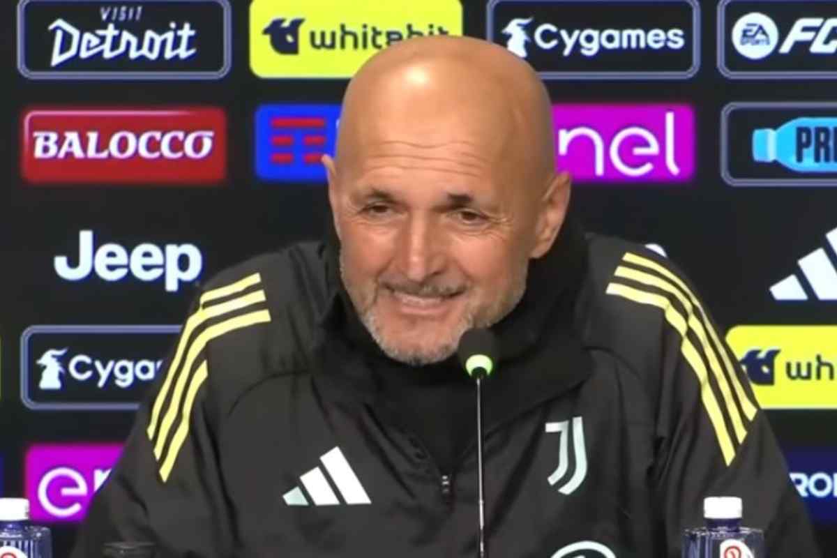 Luciano Spalletti sorride in conferenza stampa